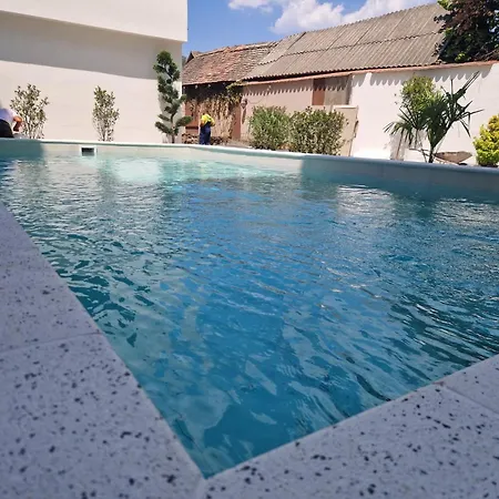 Lux 13- Lena Apartament