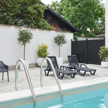 Lena Pool - 13 Врдник